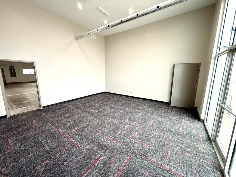 More Photos Of 13633 S 217th St, Gretna Light Distribution For Lease