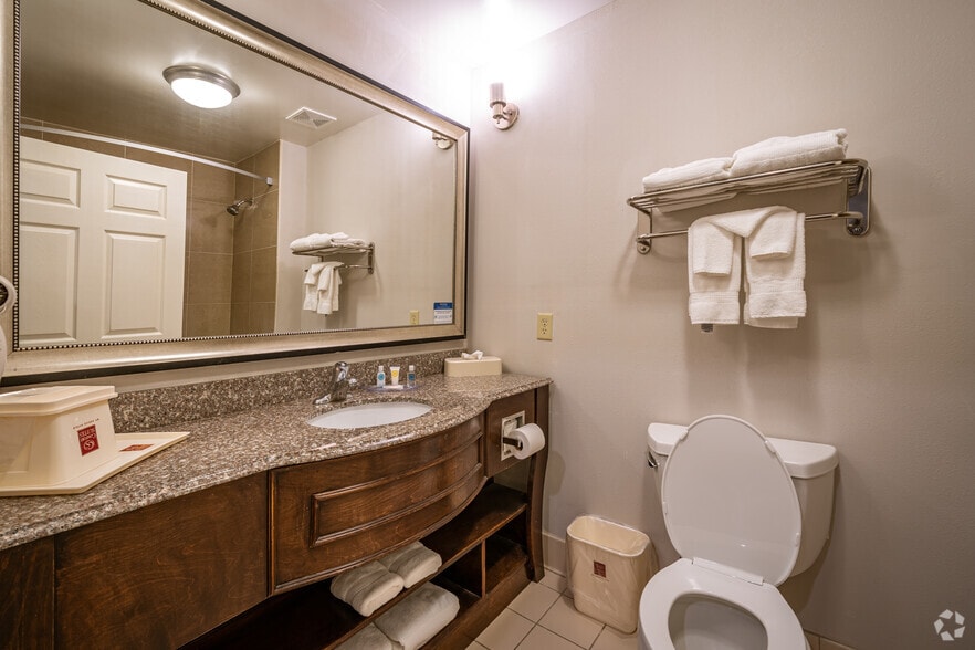 More Photos Of 5100 7th St, Bay City Hotel For Sale