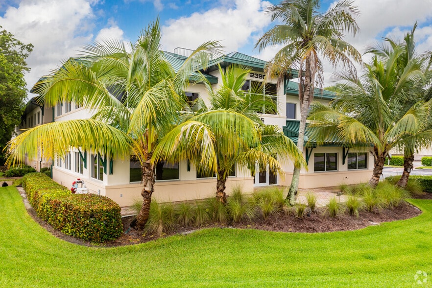 More Photos Of 2390 Tamiami Trl N, Naples Medical For Lease