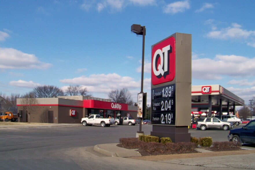 More Photos Of 2159 Madison Ave, Granite City Convenience Store For Sale