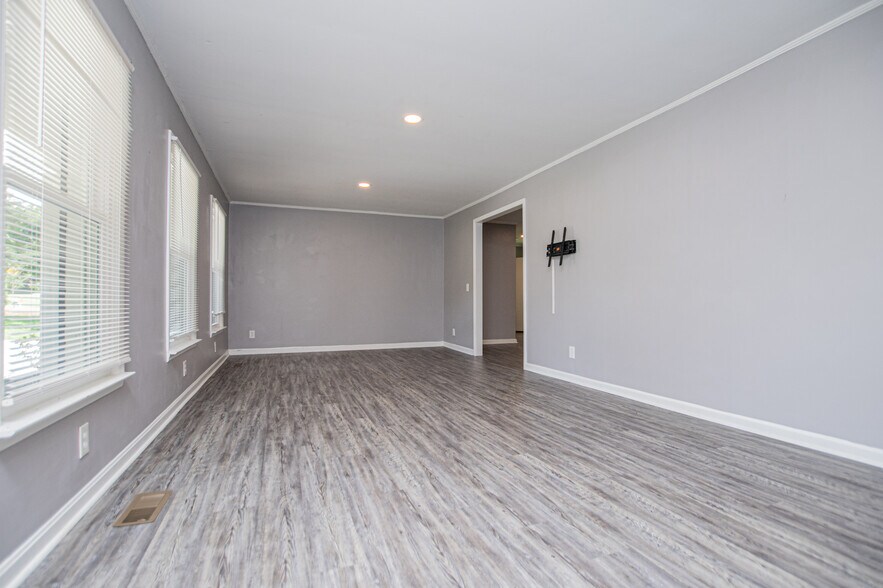 More Photos Of 2932 US-27, Buchanan Office For Sale