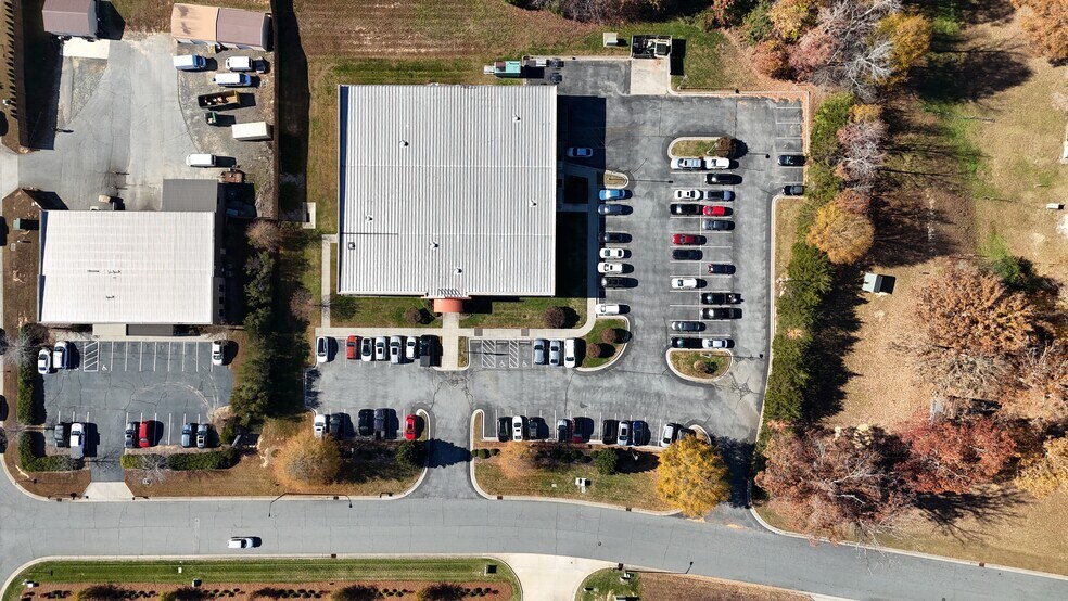 More Photos Of 3064 Salem Industrial Dr, Winston-Salem Office For Lease