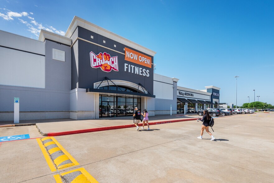 More Photos Of 17445 Spring Cypress Rd, Cypress Unknown For Lease