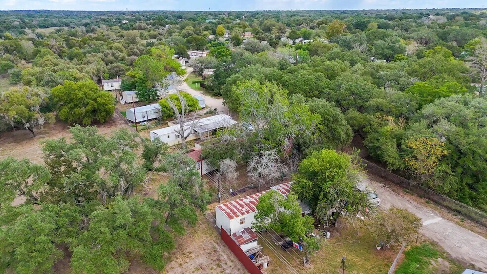 More Photos Of 102 Oak Ridge Dr, Floresville Trailer Camper Park For Sale