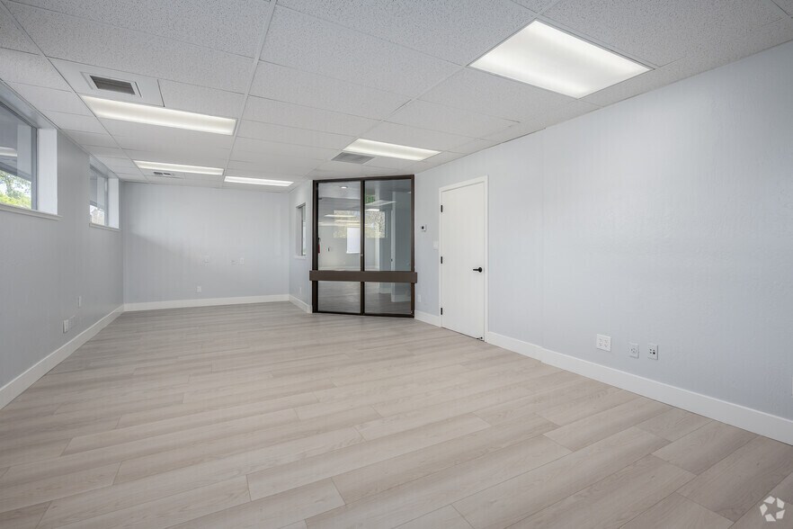 More Photos Of 3637 Mission Ave, Carmichael Office For Sale