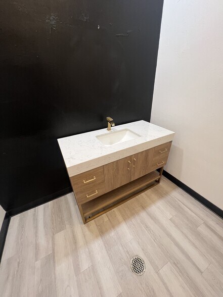 More Photos Of 31780 Railroad Canyon Rd, Canyon Lake Unknown For Lease