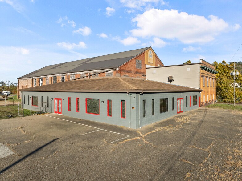 More Photos Of 2200 Union St, Bellaire Warehouse For Sale