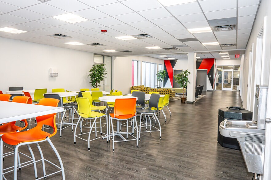 More Photos Of 3733 University Blvd W, Jacksonville Office For Lease