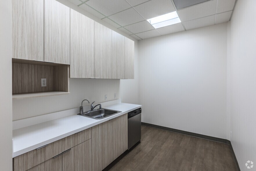 More Photos Of 5675 Ruffin Rd, San Diego Office For Lease