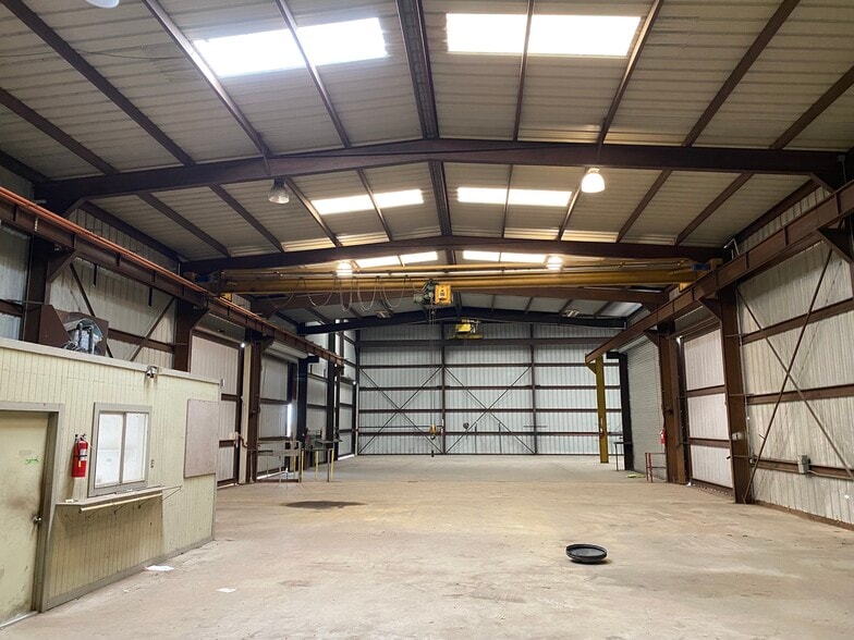 More Photos Of 2591 Malloy Bridge Rd, Ferris Distribution For Lease