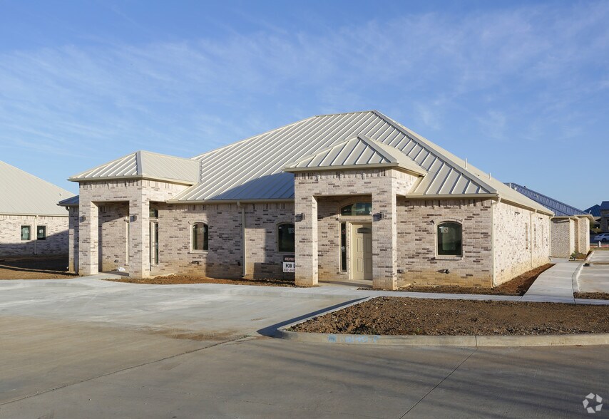 More Photos Of 6144 Precinct Line Rd, Hurst Office For Lease