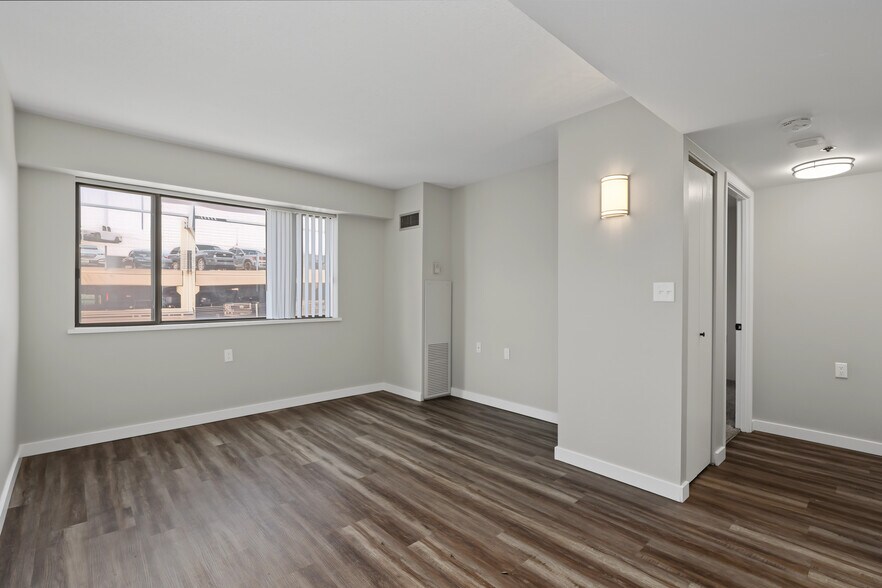 More Photos Of 615 Park St, Des Moines Apartments For Sale