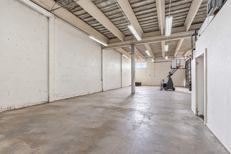 More Photos Of 1921-1959 NE 153rd St, North Miami Beach Warehouse For Sale