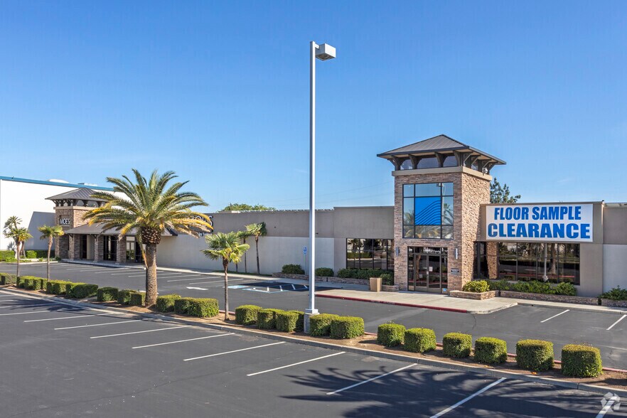 More Photos Of 285-295 W El Paso Ave, Fresno Freestanding For Lease