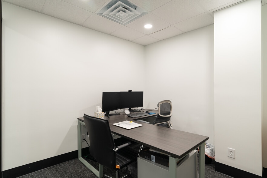 More Photos Of 4440 Walker Blvd, Knoxville Flex For Sale