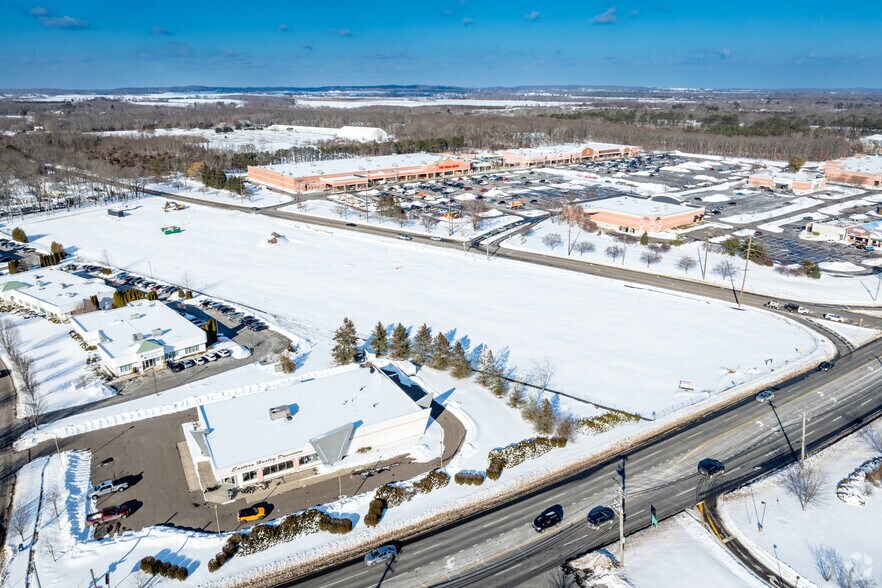 More Photos Of 365 Mill Rd, Calverton Land For Lease