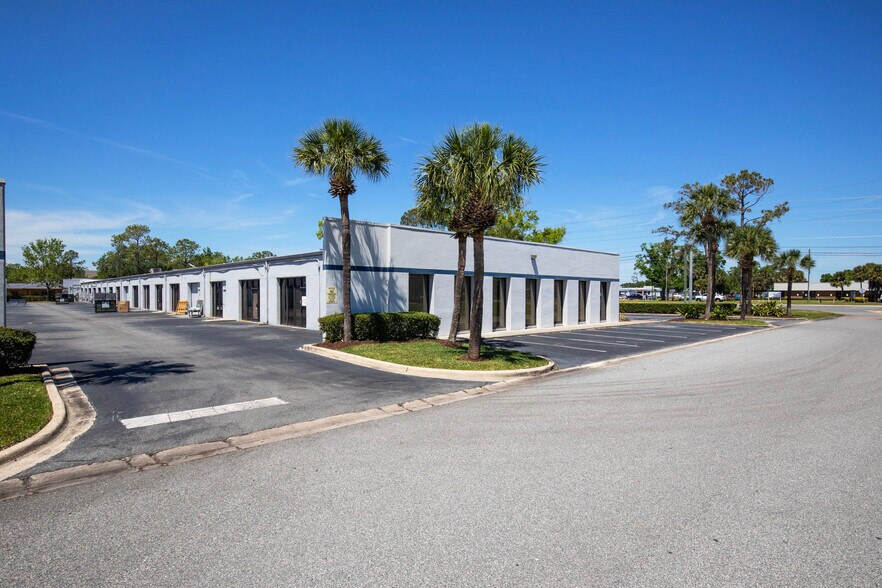 More Photos Of 2430-2492 Sand Lake Rd, Orlando Flex For Lease