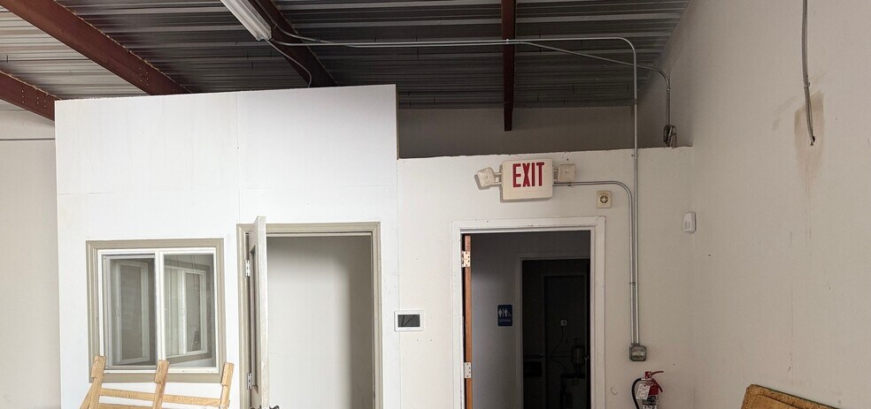 More Photos Of 1316 S 5th Ave, Wilmington Service For Lease