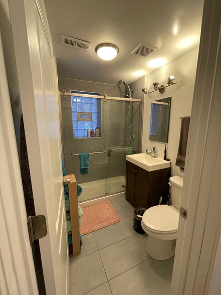 More Photos Of 904 N California Ave, Chicago General Retail For Sale