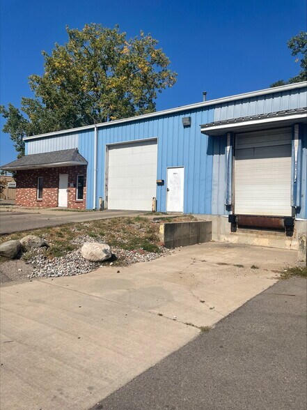 More Photos Of 5635 Commerce St, Lansing Warehouse For Lease