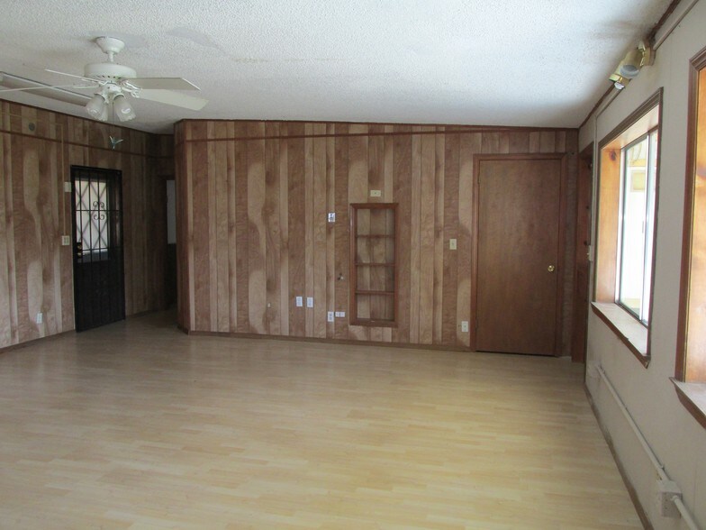 More Photos Of 38797 California 41, Oakhurst Apartments For Lease
