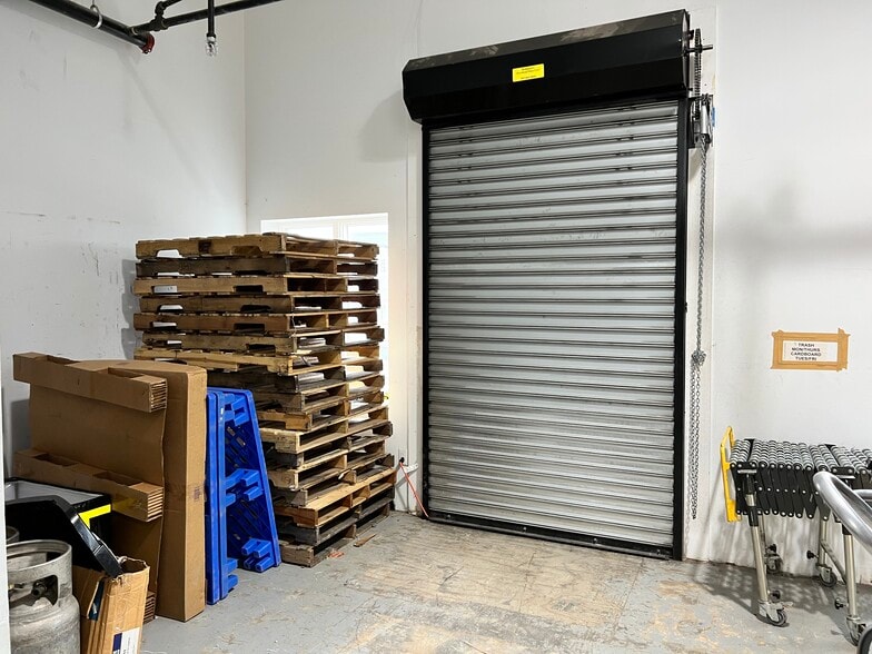 More Photos Of 482 Glenbrook Rd, Stamford Manufacturing For Lease