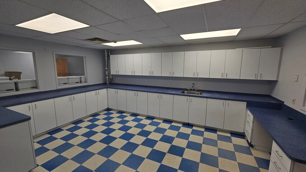 More Photos Of 6460 Atlanta Hwy, Alpharetta Veterinarian Kennel For Lease
