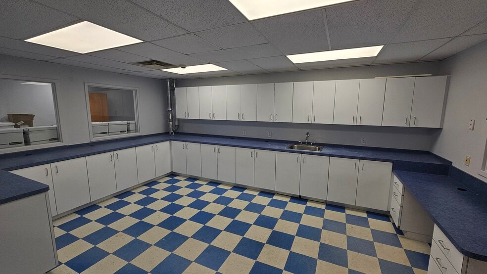 More Photos Of 6460 Atlanta Hwy, Alpharetta Veterinarian Kennel For Sale