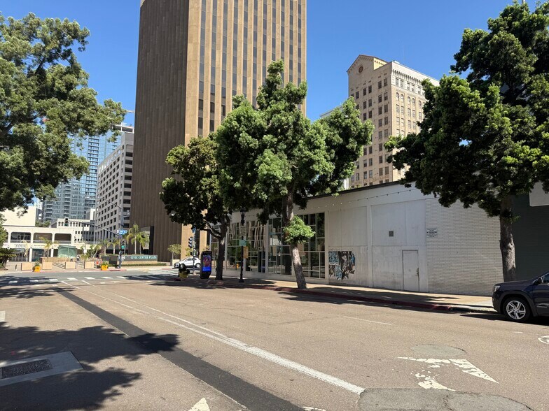 More Photos Of 300-320 B St, San Diego Storefront For Lease