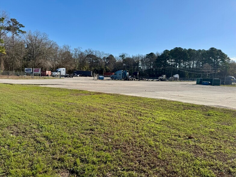 More Photos Of 6643 Jet Park Dr, North Charleston Warehouse For Lease