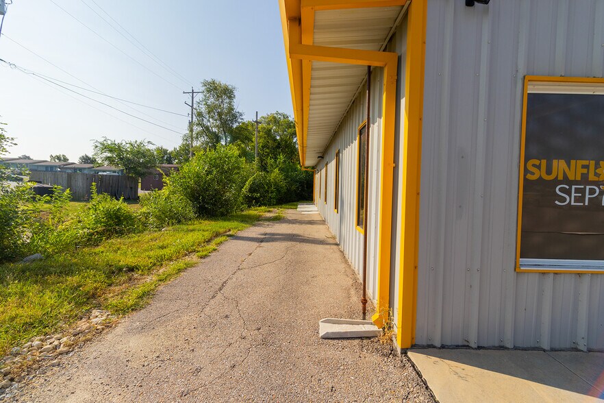 More Photos Of 1919 W Central Ave, El Dorado Warehouse For Lease