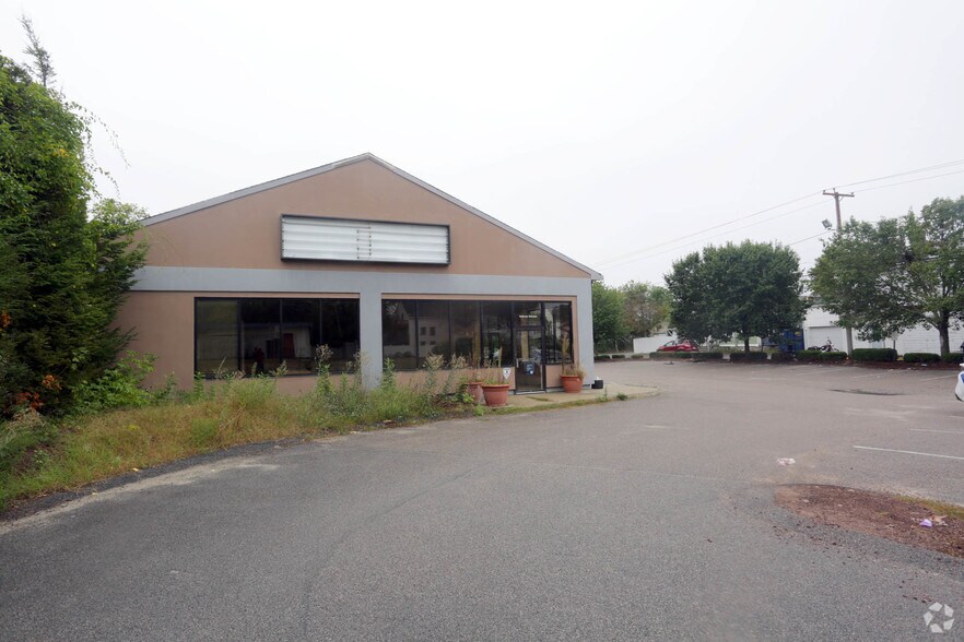 More Photos Of 105 E Main St, Milford Freestanding For Lease