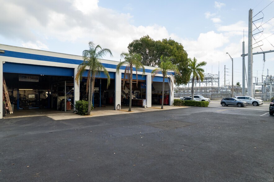 More Photos Of 55 SW 10th St, Deerfield Beach Service For Sale