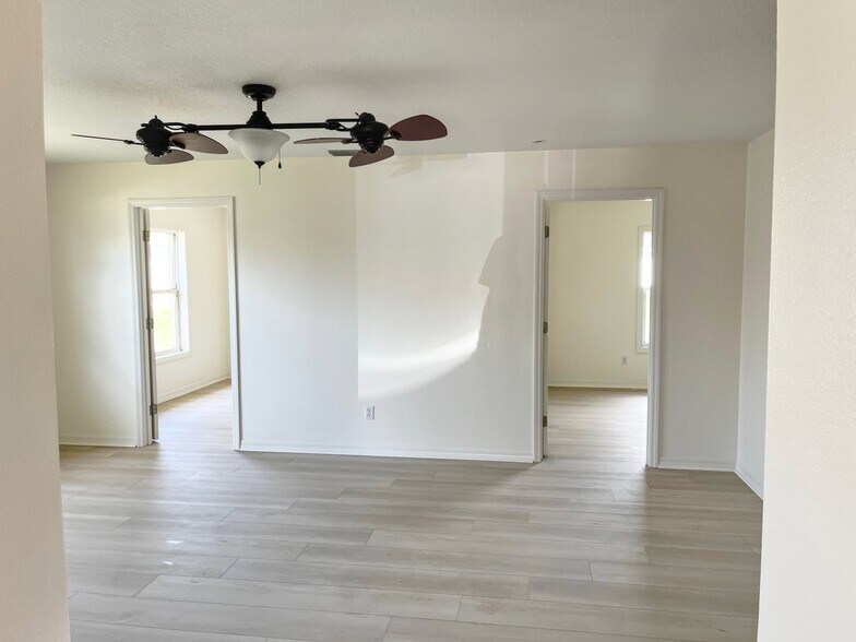 More Photos Of 100 Charles Dr, Nokomis Multifamily For Sale