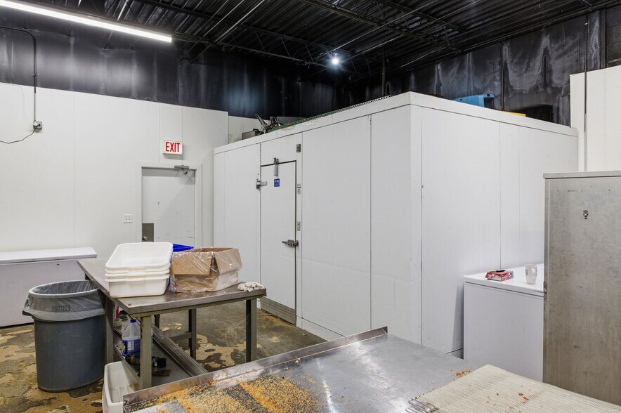 More Photos Of 4136 N Kedzie Ave, Chicago Medical For Sale