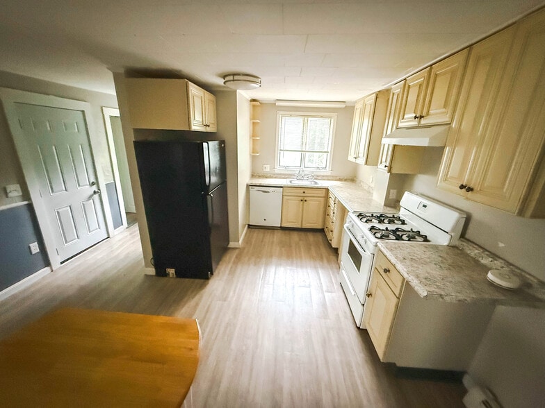 More Photos Of 7-9 Savery Ln, Plymouth Apartments For Sale