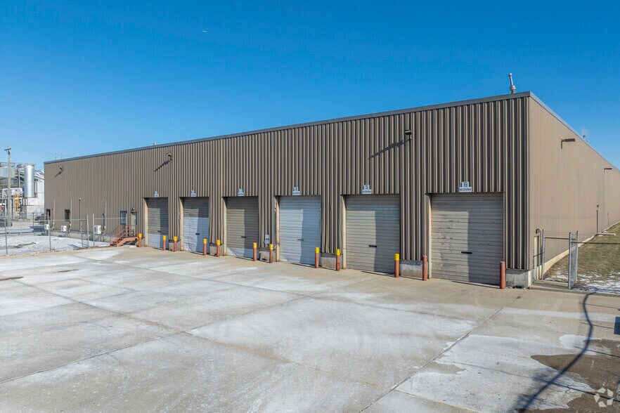 More Photos Of 1900 S 25th Ave, Broadview Manufacturing For Lease
