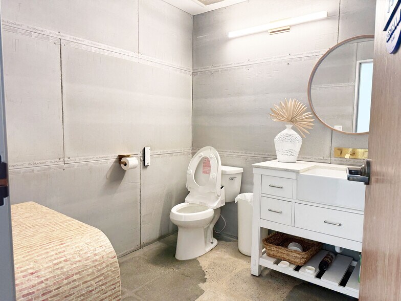 More Photos Of 9660-9690 Research Dr, Irvine Warehouse For Lease