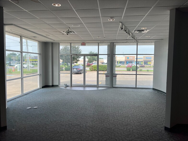 More Photos Of 5051 Frederica St, Owensboro Storefront Retail Office For Lease