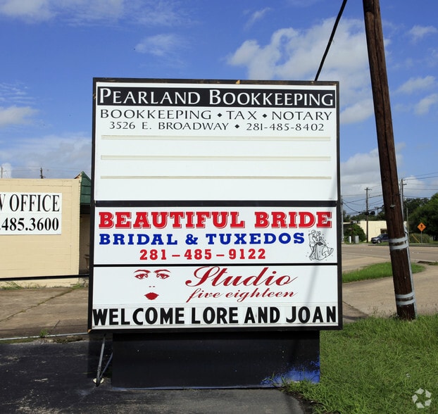 More Photos Of 3518-3528 E Broadway St, Pearland Freestanding For Lease