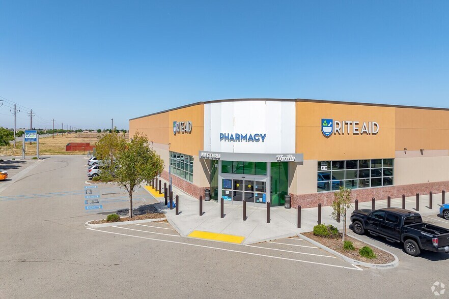 Primary Photo Of 9700 Panama Ln, Bakersfield Freestanding For Lease