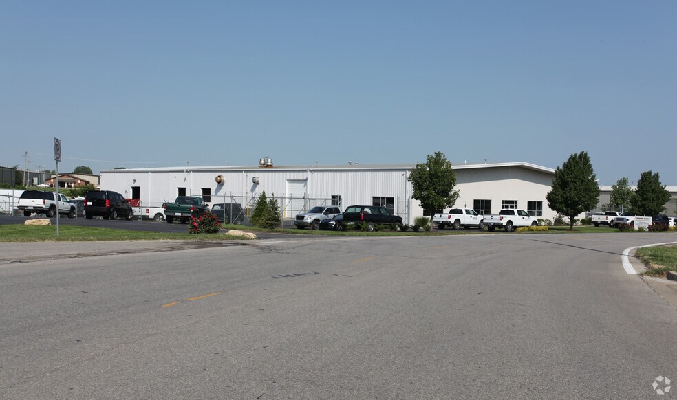 More Photos Of 15670 S Keeler St, Olathe Warehouse For Lease