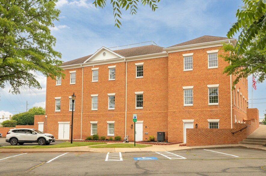 More Photos Of 8802 Sudley Rd, Manassas Medical For Lease