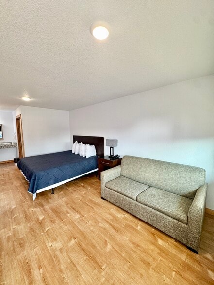 More Photos Of 500 SE Lincoln Rd, Idabel Hotel For Sale