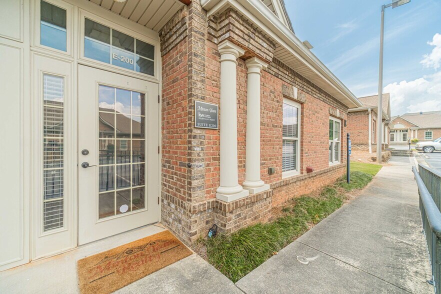 More Photos Of 155 Bankers Blvd, Monroe Business Park For Sale