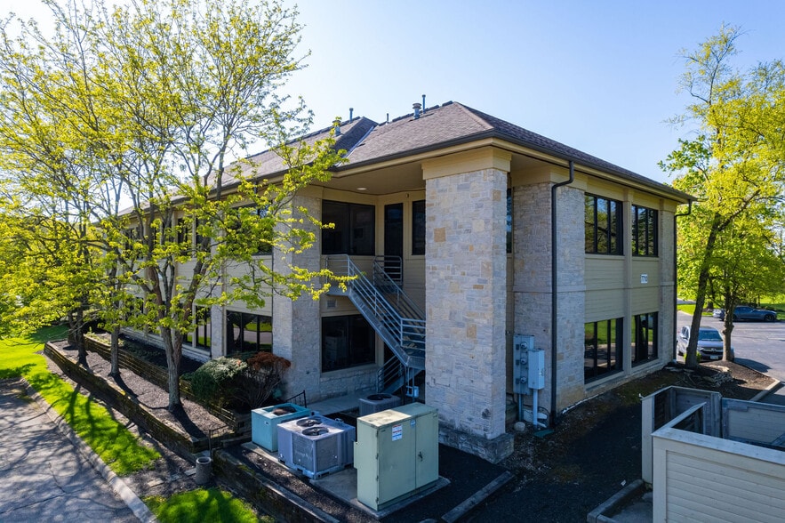 More Photos Of 7710 Olentangy River Rd, Columbus Office For Lease
