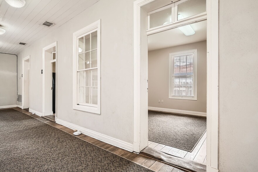 More Photos Of 228 S Seguin Ave, New Braunfels Office For Lease