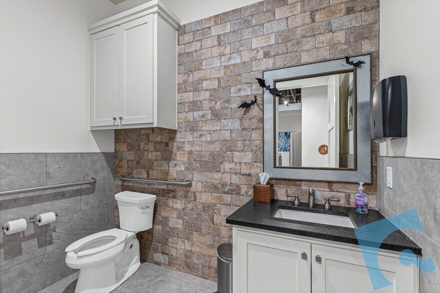 More Photos Of 9041 Mid Cities Blvd, North Richland Hills Unknown For Lease