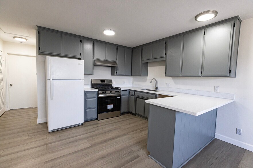 More Photos Of 6003 Craner Ave, North Hollywood Apartments For Sale