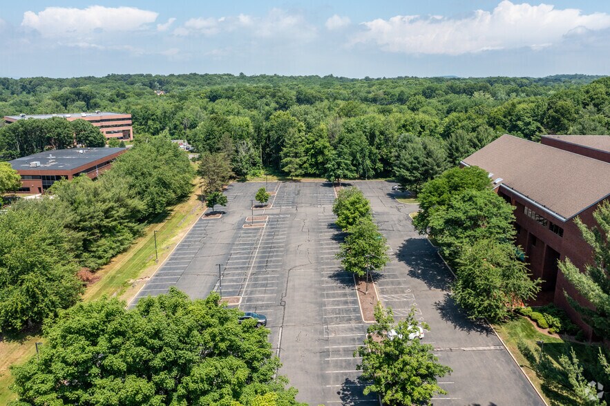 More Photos Of 43 Western Blvd, Glastonbury Office For Lease